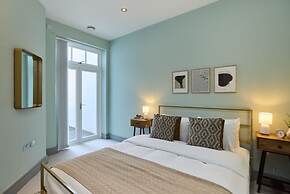 The Putney Hideaway - Modern and Elegant 3bdr Flat With Patio