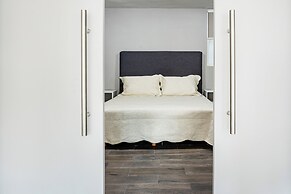 Modern Flat by Polanco Balcony Pet Friendly