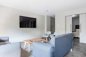 Modern Flat by Polanco Balcony Pet Friendly