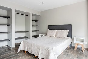 Modern Flat by Polanco Balcony Pet Friendly