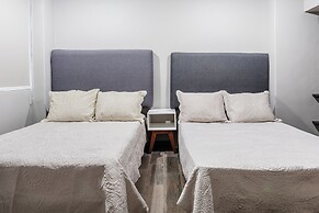 Modern Flat by Polanco Balcony Pet Friendly