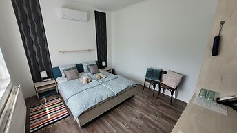 Luxurious Lakeview Retreat in Vonyarcvashegy