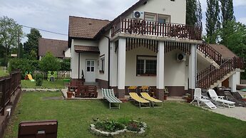 Luxurious Lakeview Retreat in Vonyarcvashegy
