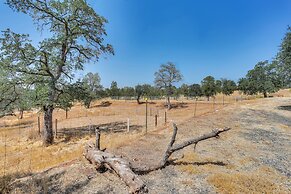 Relaxing Redding Retreat w/ Private Hot Tub!