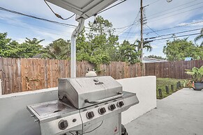 Hollywood Vacation Home w/ Patio & Gas Grill!