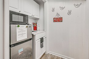 Cozy Murrells Inlet Studio - Walkable!