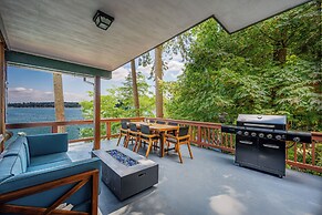 Waterfront Vashon Island Home, Beach Access & View