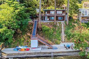 Waterfront Vashon Island Home, Beach Access & View