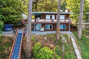 Waterfront Vashon Island Home, Beach Access & View