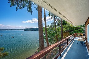 Waterfront Vashon Island Home, Beach Access & View
