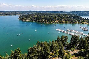 Waterfront Vashon Island Home, Beach Access & View