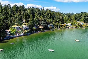Waterfront Vashon Island Home, Beach Access & View