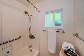 Waterfront Vashon Island Home, Beach Access & View