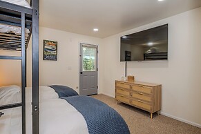 Waterfront Vashon Island Home, Beach Access & View