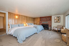 Waterfront Vashon Island Home, Beach Access & View