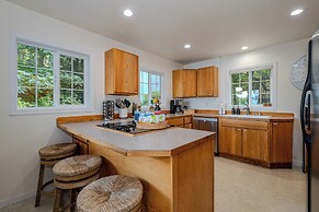 Waterfront Vashon Island Home, Beach Access & View