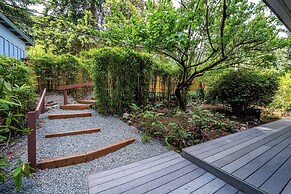 Waterfront Vashon Island Home, Beach Access & View