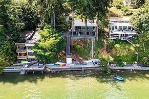 Waterfront Vashon Island Home, Beach Access & View