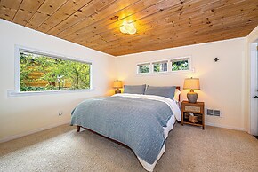 Waterfront Vashon Island Home, Beach Access & View