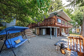 Waterfront Vashon Island Home, Beach Access & View