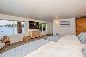 Waterfront Vashon Island Home, Beach Access & View