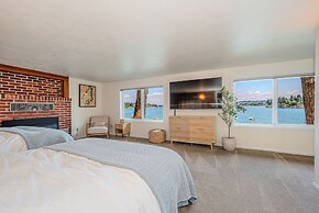 Waterfront Vashon Island Home, Beach Access & View