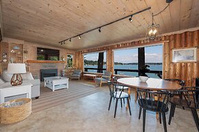 Waterfront Vashon Island Home, Beach Access & View