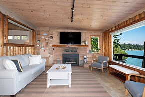 Waterfront Vashon Island Home, Beach Access & View