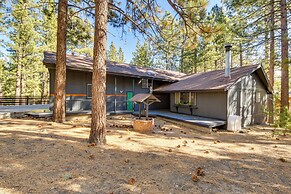 2 Mi to Lake & Skiing: Big Bear Family Cabin