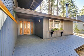 2 Mi to Lake & Skiing: Big Bear Family Cabin