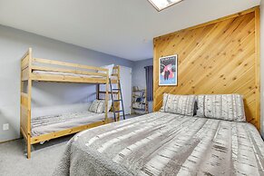 2 Mi to Lake & Skiing: Big Bear Family Cabin
