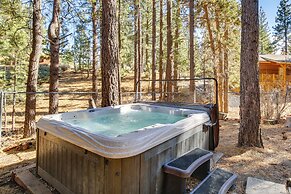 2 Mi to Lake & Skiing: Big Bear Family Cabin