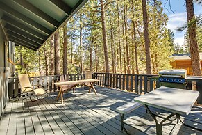 2 Mi to Lake & Skiing: Big Bear Family Cabin