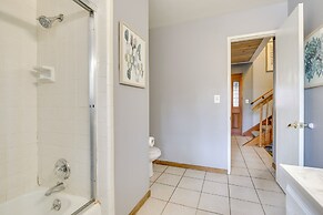 2 Mi to Lake & Skiing: Big Bear Family Cabin