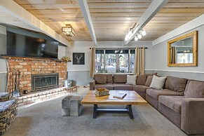 2 Mi to Lake & Skiing: Big Bear Family Cabin