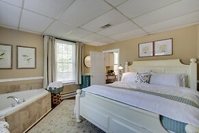 'the Cabernet Cabin' Defiance Home on Katy Trail!