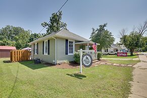 'the Cabernet Cabin' Defiance Home on Katy Trail!