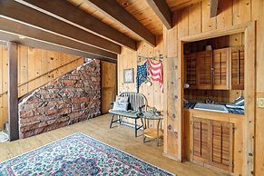 Rustic Home w/ Deck & Grills on Williamson River!