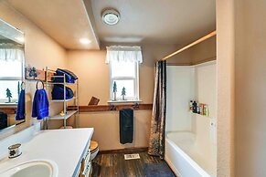 Lakefront Chiloquin Home w/ Scenic Deck!