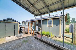 Lakefront Chiloquin Home w/ Scenic Deck!