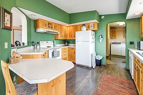 Lakefront Chiloquin Home w/ Scenic Deck!