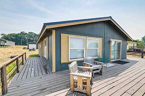 Lakefront Chiloquin Home w/ Scenic Deck!