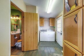 Lakefront Chiloquin Home w/ Scenic Deck!