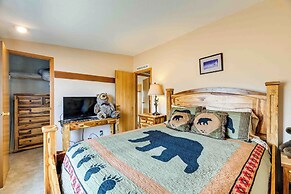 Lakefront Chiloquin Home w/ Scenic Deck!