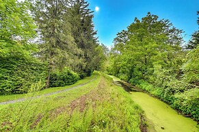 Steps to Delaware Canal: Enchanting Stone Cottage!