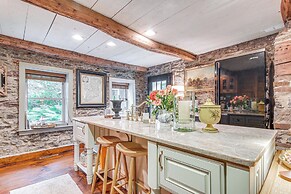 Steps to Delaware Canal: Enchanting Stone Cottage!