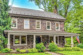 Steps to Delaware Canal: Enchanting Stone Cottage!