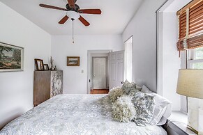 Steps to Delaware Canal: Enchanting Stone Cottage!