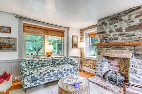 Steps to Delaware Canal: Enchanting Stone Cottage!