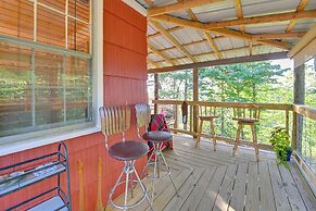 Cozy Beattyville Cabin w/ Fire Pit & Hot Tub